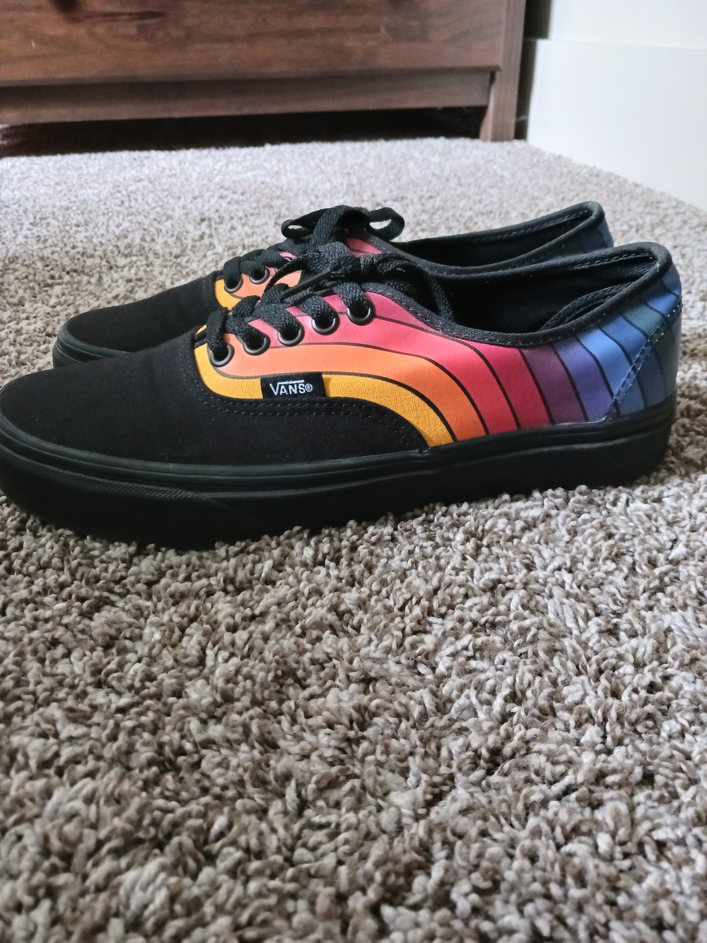 Vans Black Low-Top Sneakers with Refract Retro Rainbow Wave  M 8.5  W 10